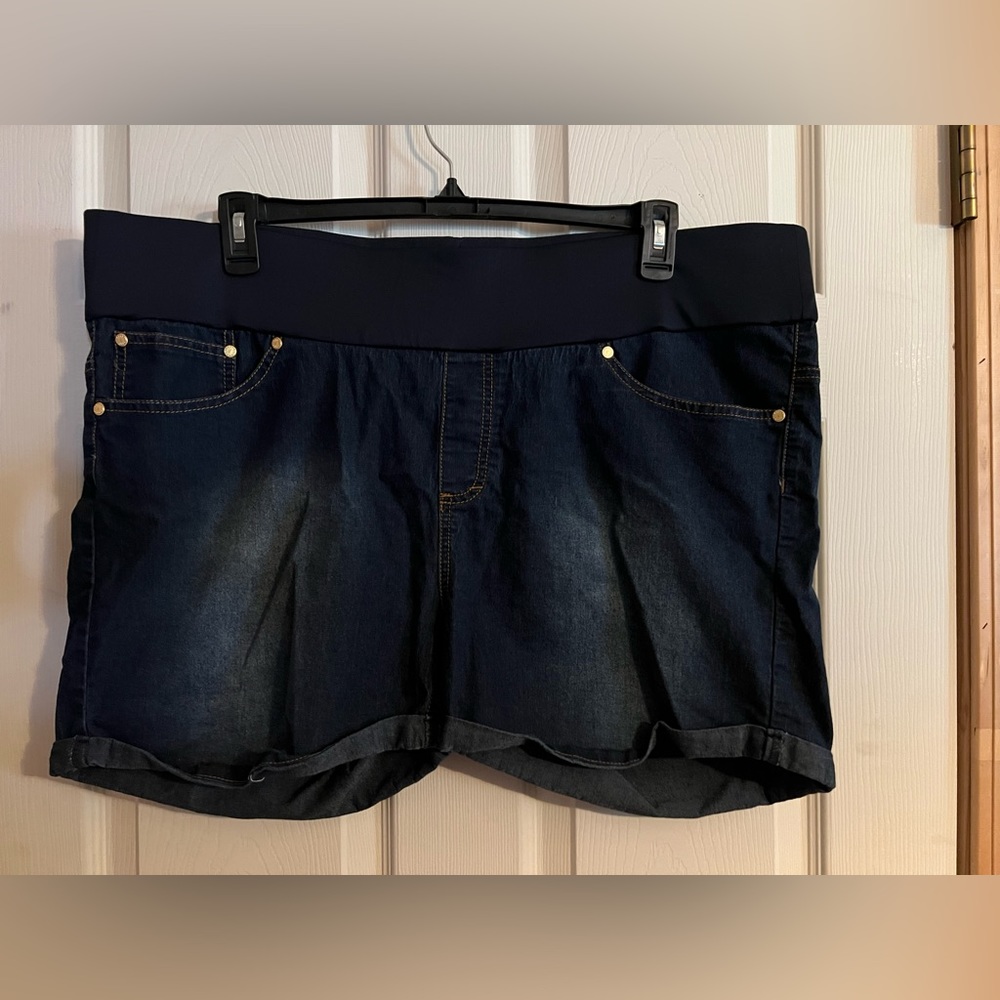 Oh! Momma maternity blue jean shorts, size 2x, cuffed hem
